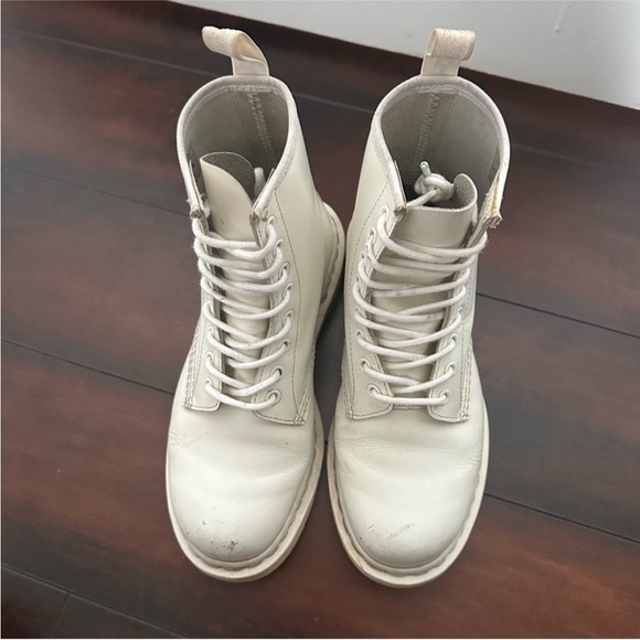 Size 7 Dr Martens 1460 Mono All White Smooth Leather Lace Up Boots - Picture 6 of 10